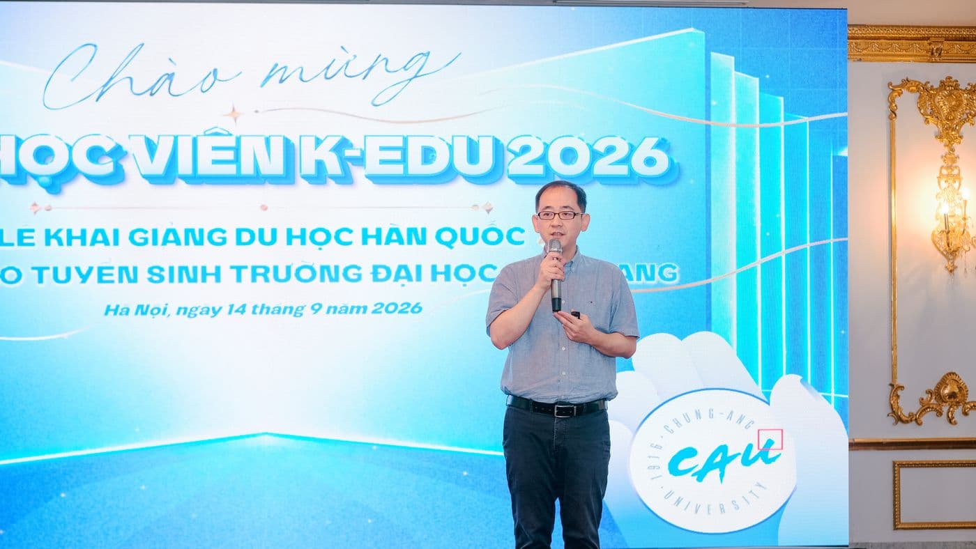 Đại diện Trường Đại học Chung-Ang phát biểu trước hội trường.