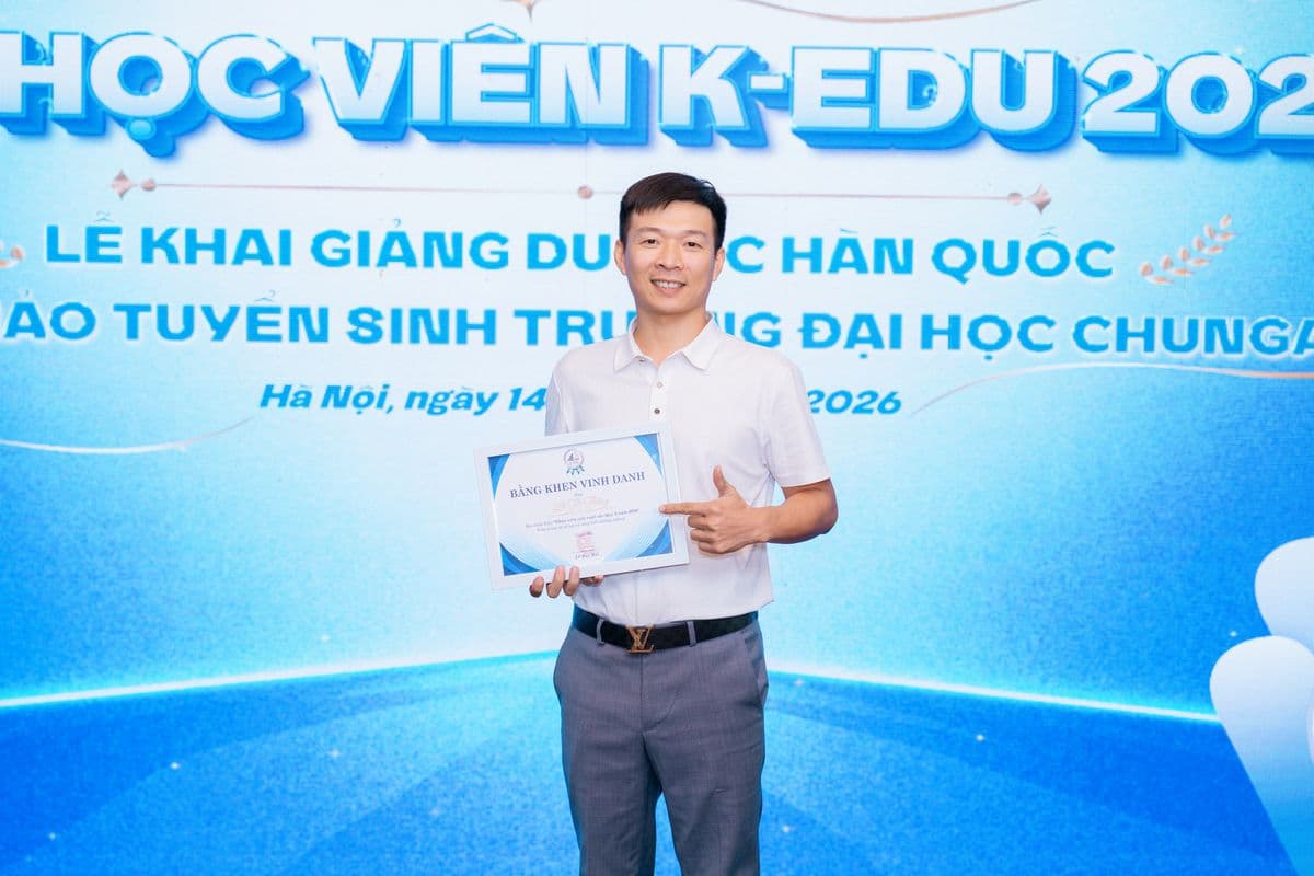 Bằng khen vinh danh danh hiệu “Nhân viên sale xuất sắc Quý 3 năm 2026”.