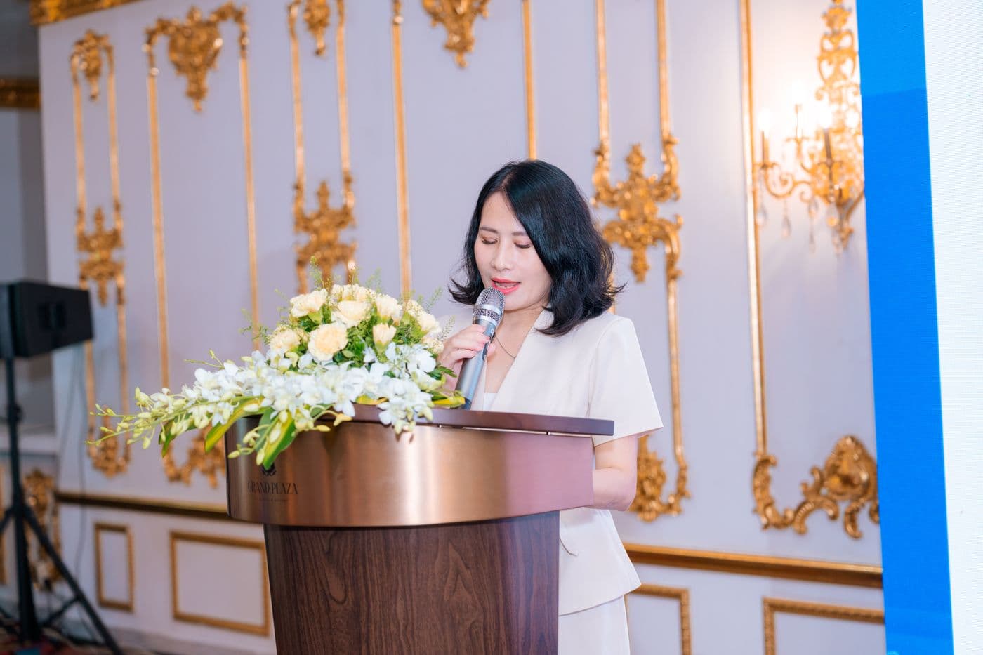 Đại diện Ngân hàng Shinhan trình bày về tài khoản K-Study.
