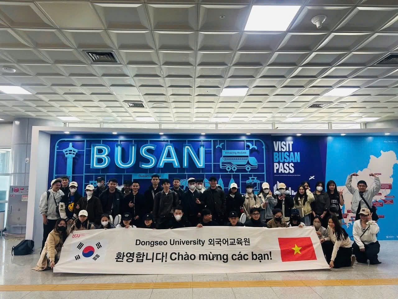 Đại học Dongseo (Busan) đón du học sinh K-EDU tại sân bay