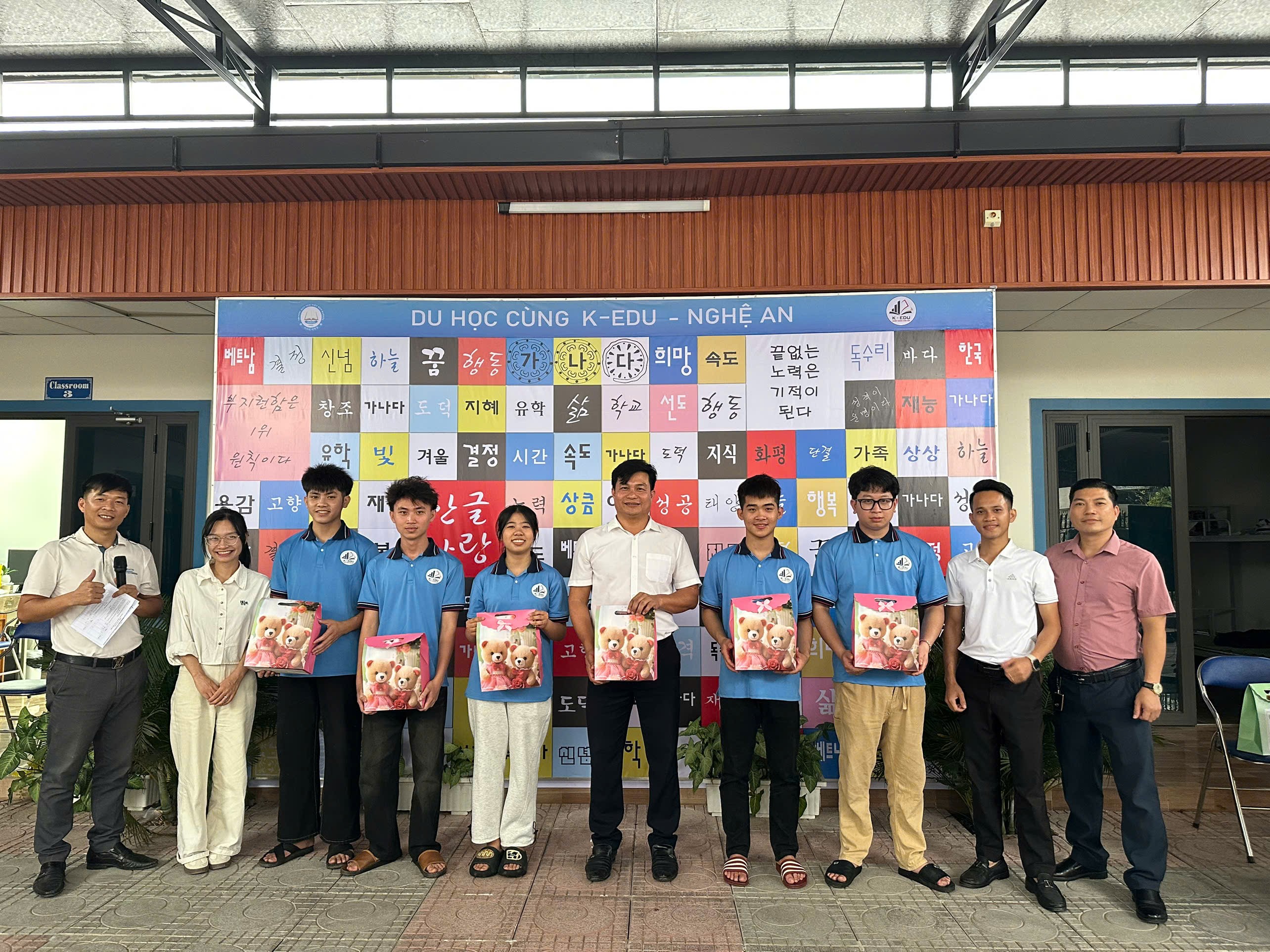 Trao thưởng học viên xuất sắc