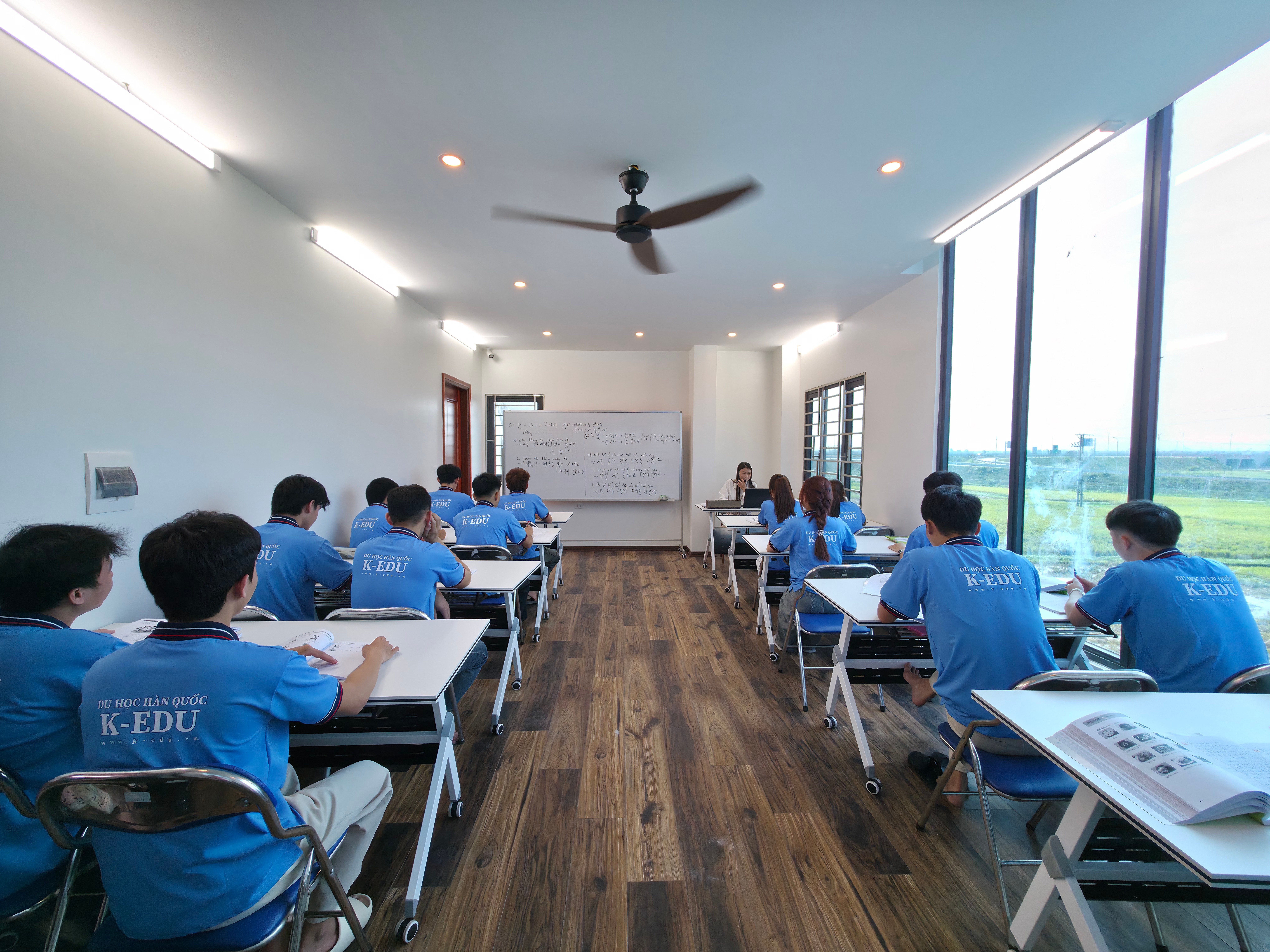 Giờ học tiếng Hàn tại cơ sở mới khang trang