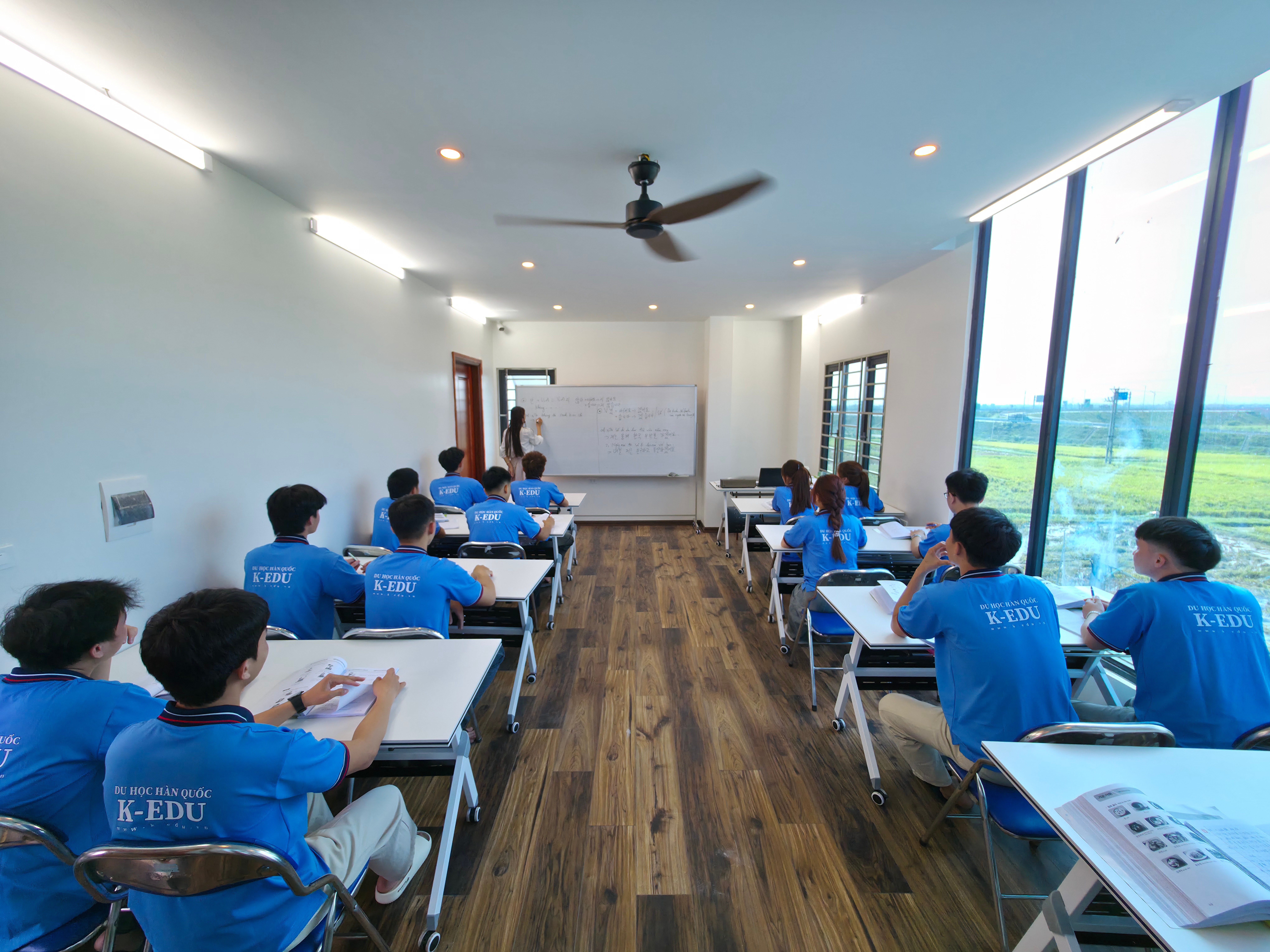 Lớp học tiếng Hàn buổi chiều tại K-EDU