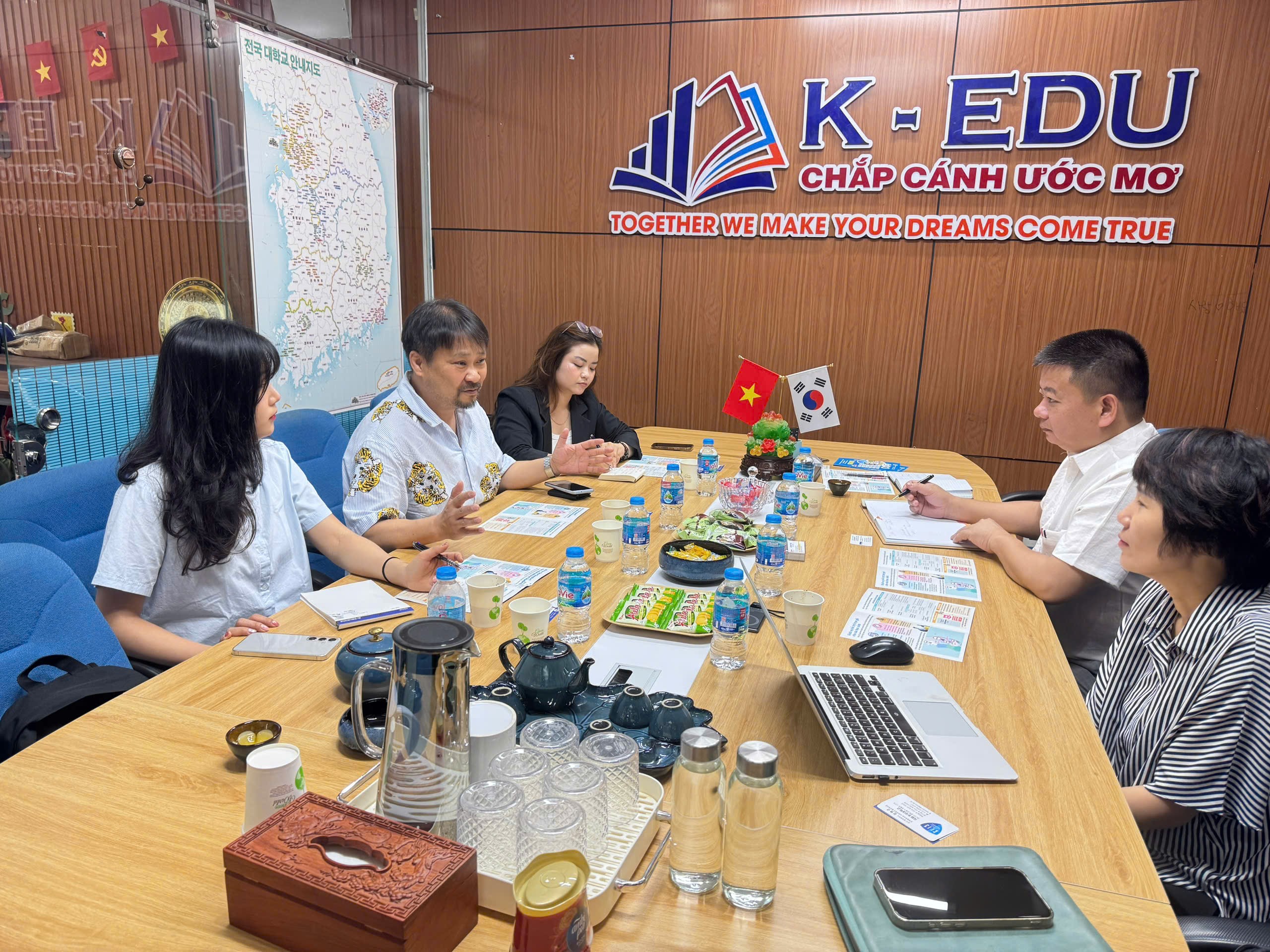 Phòng họp và tư vấn của trung tâm